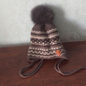 Hat with pompom